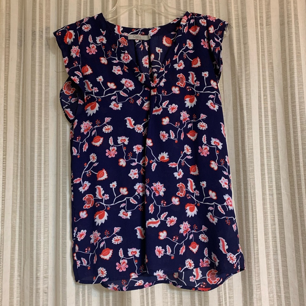 Floral Navy Blue Women's Top. Ladies sz med blouse by dahlia